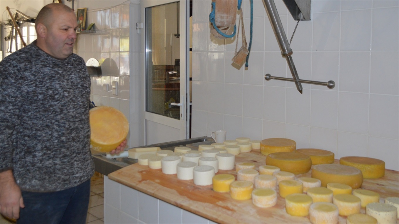 Варив найкращий сир у Європі, а тепер його продукцію можна скуштувати у Шишківцях
