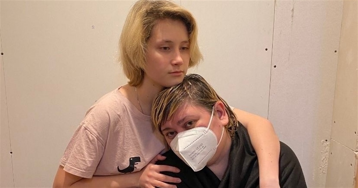 Марія Вдовиченко з Маріуполя бореться за життя батьків. Допоможіть врятувати родину