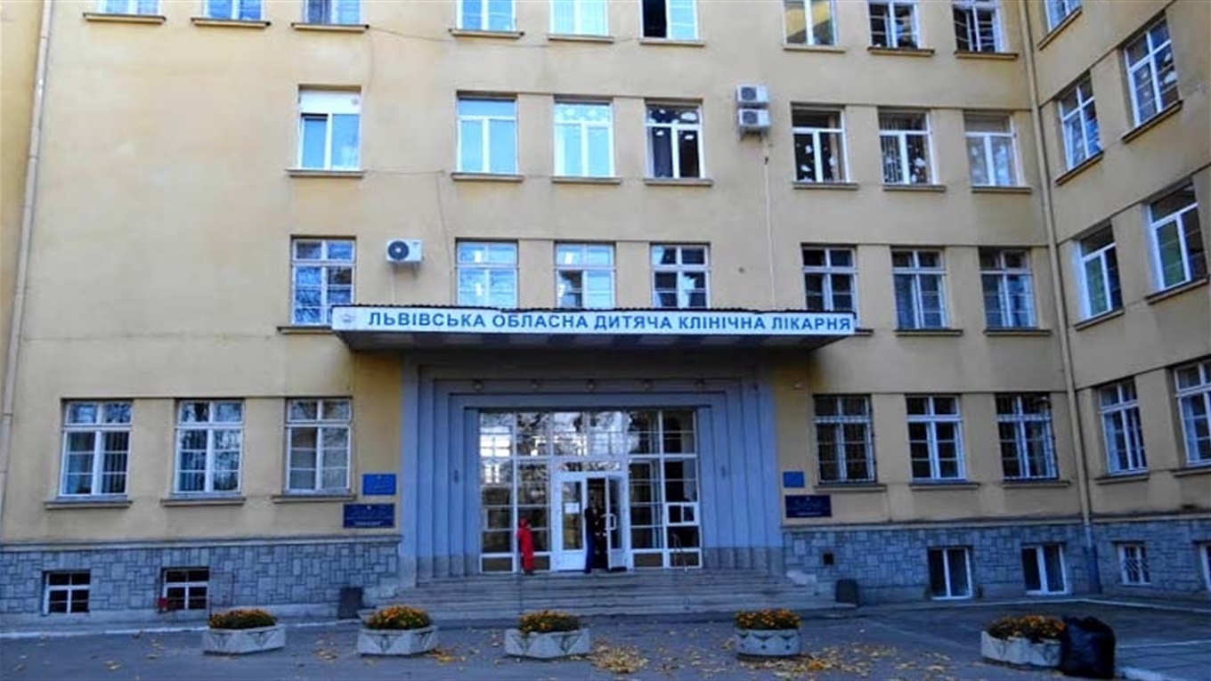 Завдяки зібраним коштам 14-літня Софійка, яка через коронавірус потрапила в реанімацію, вже одужує