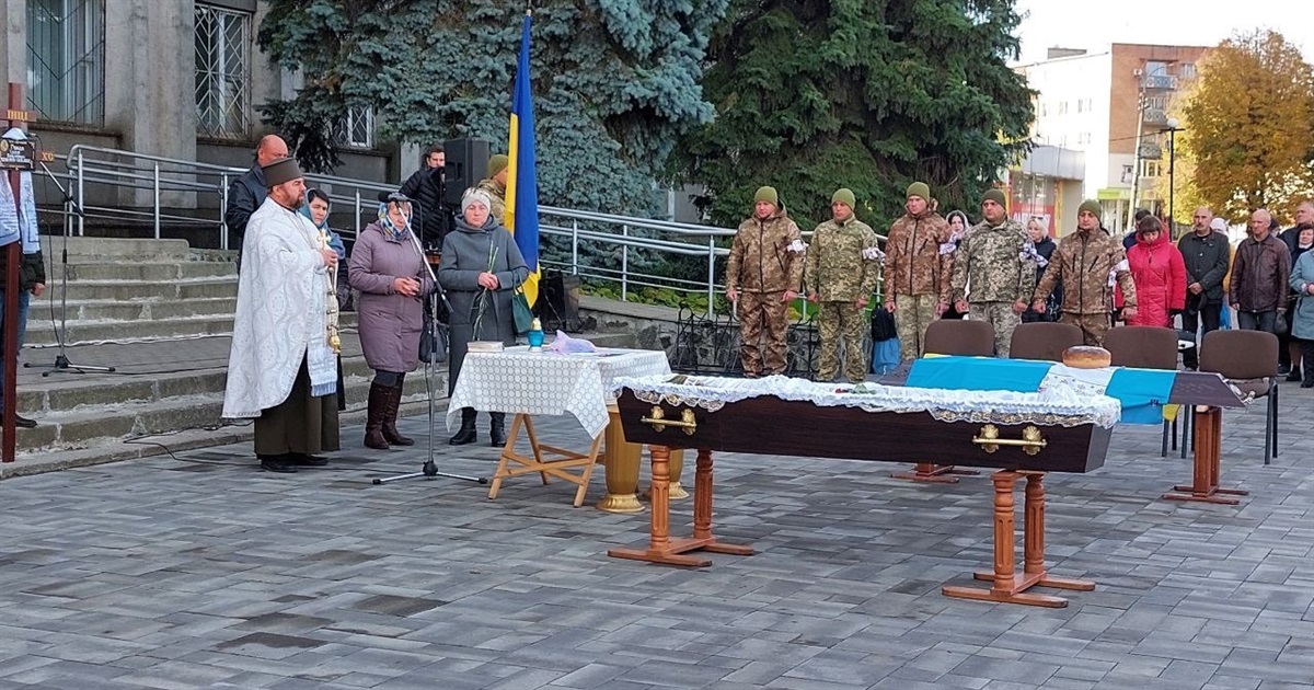 В Смілі в останню путь провели захисника Іллю Гонду, який загинув на Донеччині