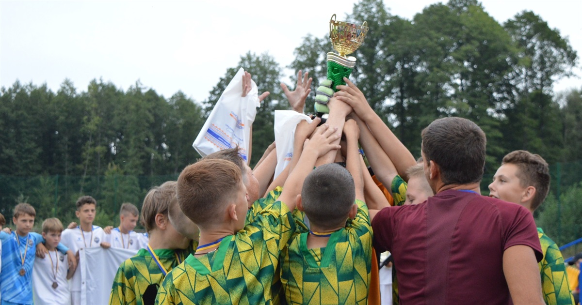 Турнір із мініфутболу для дітей зібрав у Корюківці шість команд Чернігівщини. Кубок вибороли місцеві