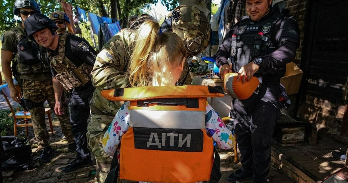 На Донеччині у зоні бойових дій залишаються троє дітей. Що відомо про евакуацію з регіону
