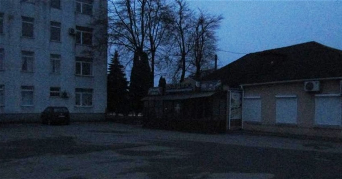 Розпиття спиртного біля магазину завершилося тяжкими ножовими пораненнями для двох чоловіків
