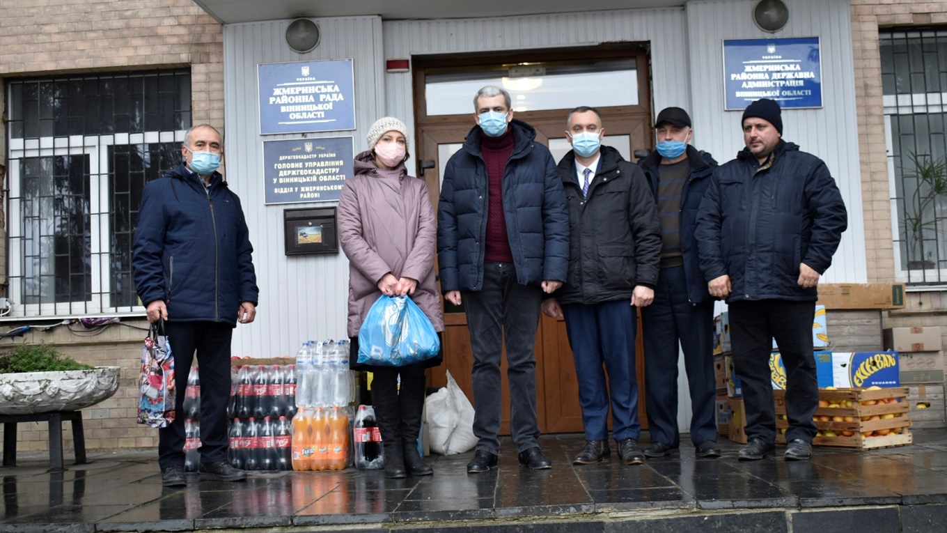 У Жмеринському районі зібрали продуктову допомогу військовослужбовцям, які служать в АТО/ООС