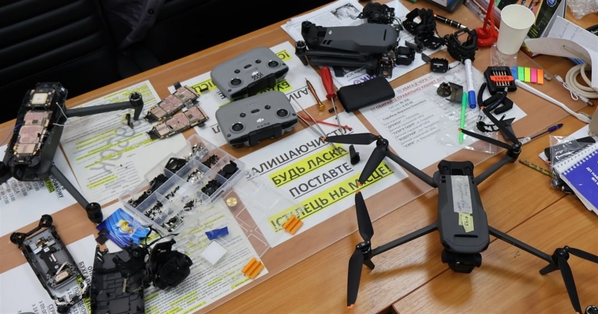 Южноукраїнські атомники ремонтують дрони для військових ЗСУ