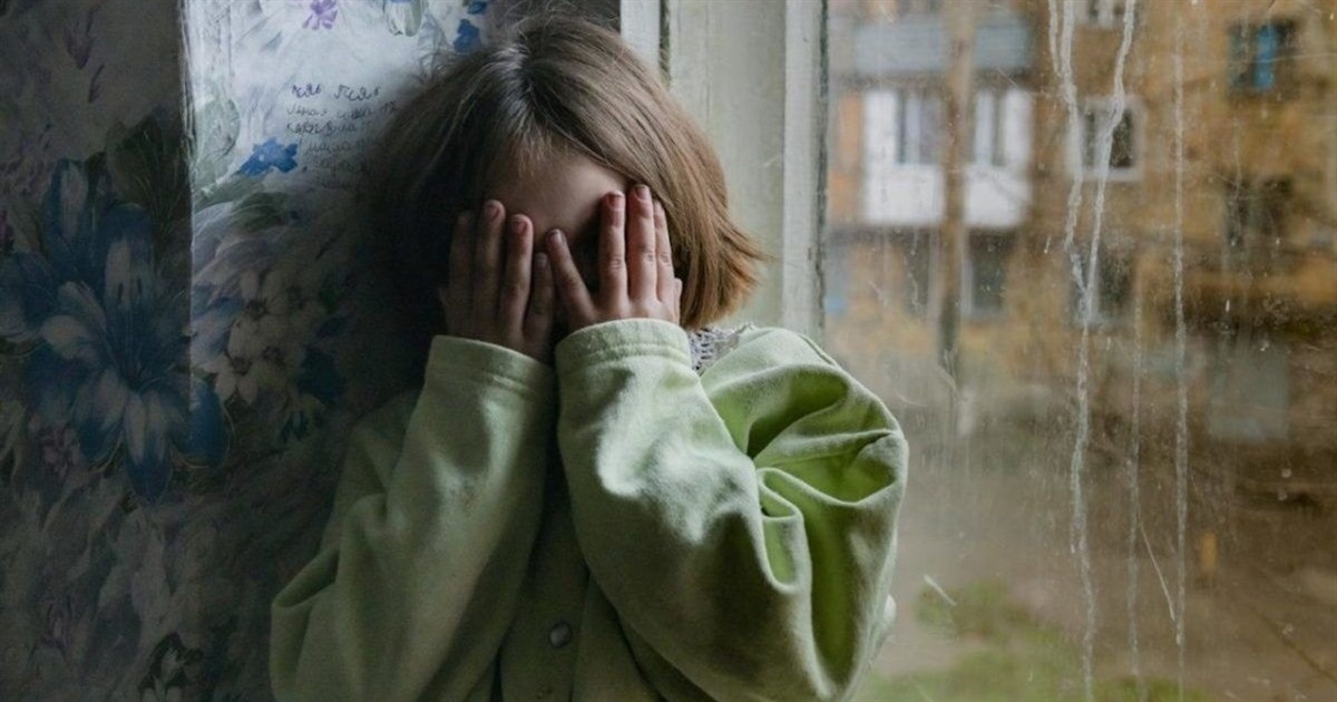 Чоловік ґвалтував неповнолітню дівчинку, яка проживала по сусідству з бабусею-опікуном