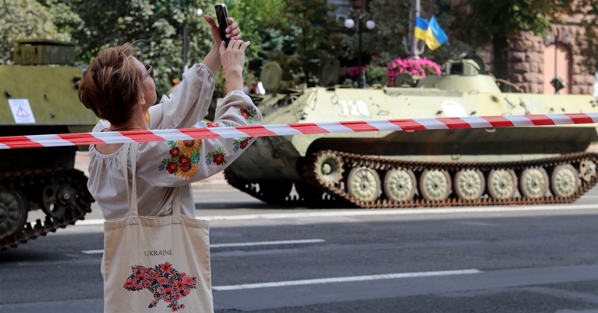 Якщо парад, то тільки такий: на Хрещатику в Києві розмістили знищену російську військову техніку