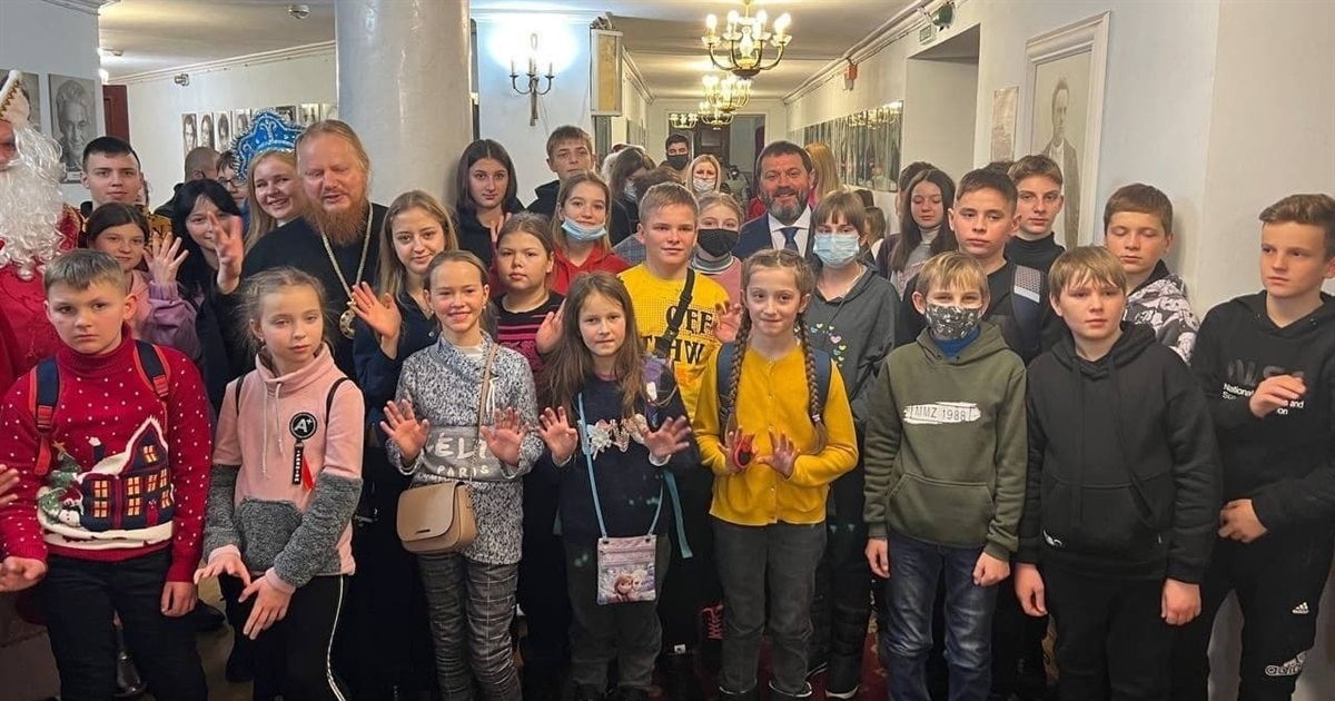 Діти з Сумщини взяли участь у Митрополичій ялинці