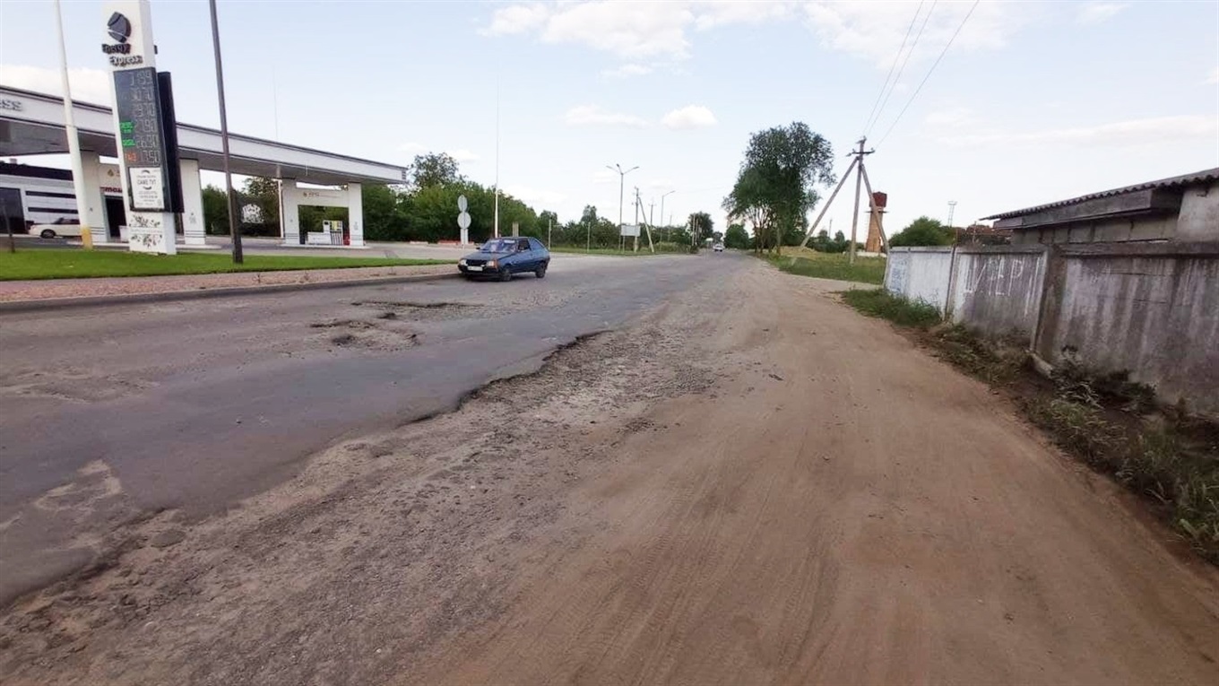 Коли і як в Рафалівці розбиту дорогу відремонтують? Радилися в Рівненській облдержадміністрації