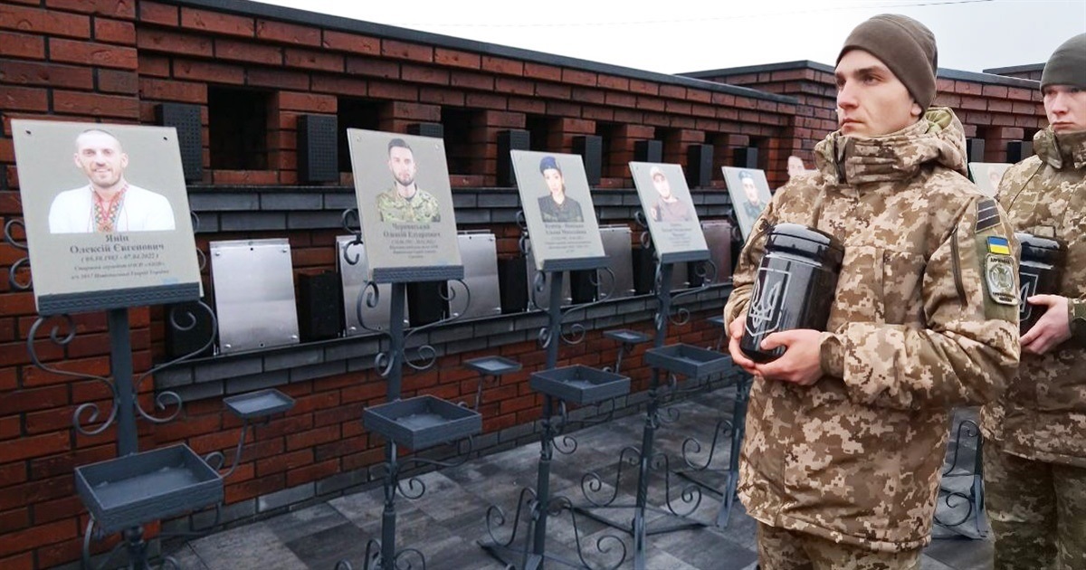Замість праху — символічні речі. Ці “азовці” загинули у Маріуполі, рідні попрощалися з ними заочно