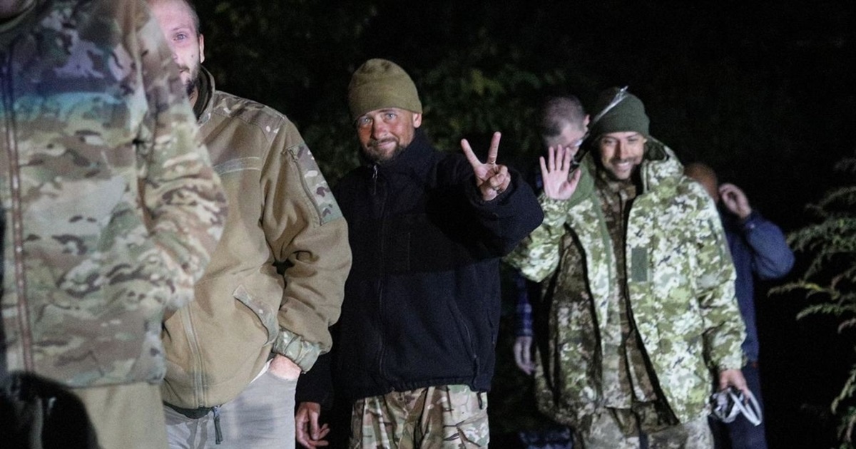 215 українських героїв повернулися з російського полону — їх обміняли на Медведчука
