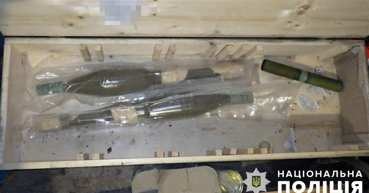 Протитанковий гранатомет, 2 гранатометні постріли та 3 порохові заряди зберігав житель Звягельщини