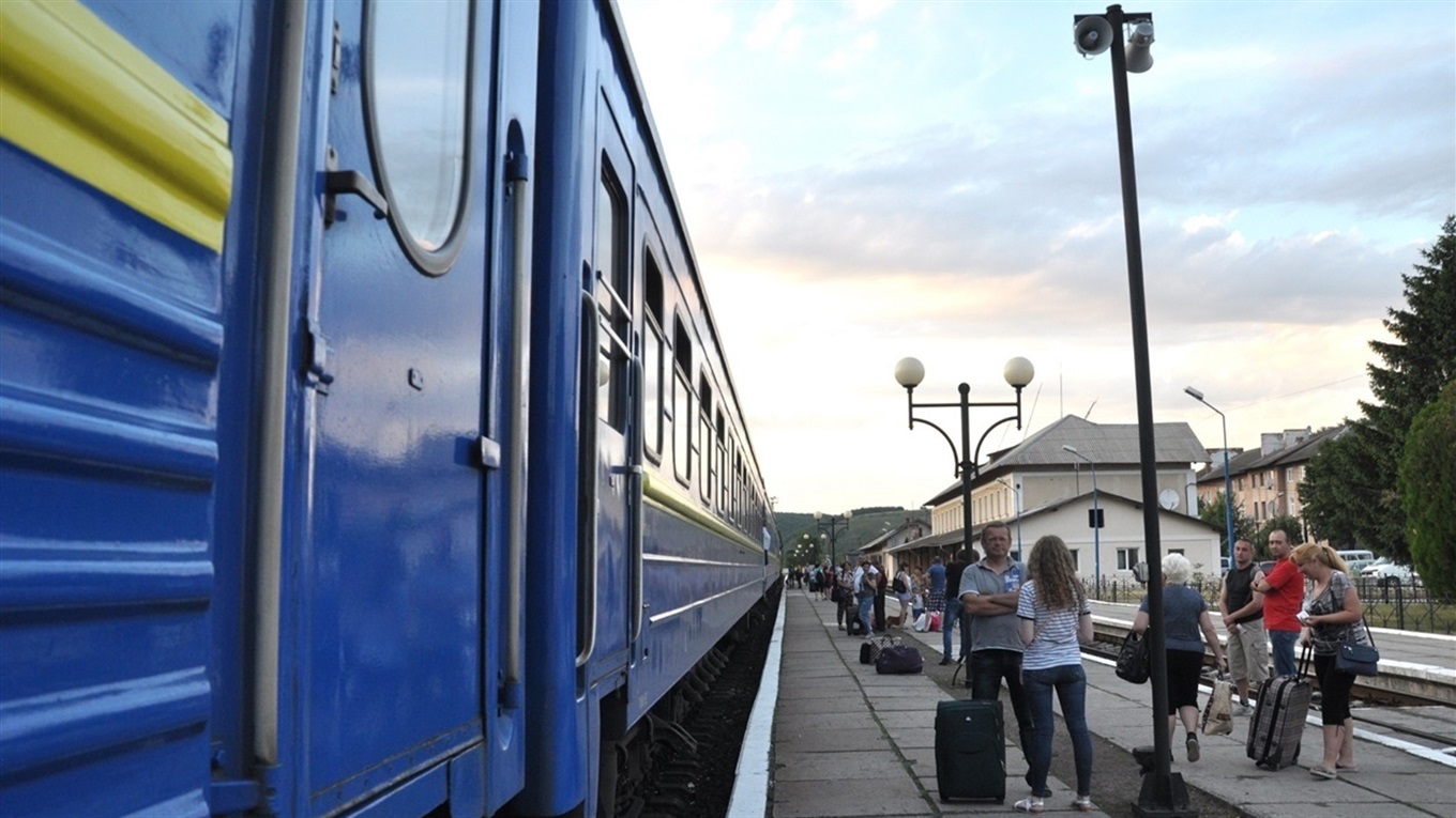 Потяг Київ – Рахів, що курсує через Чортків, дещо прискорився