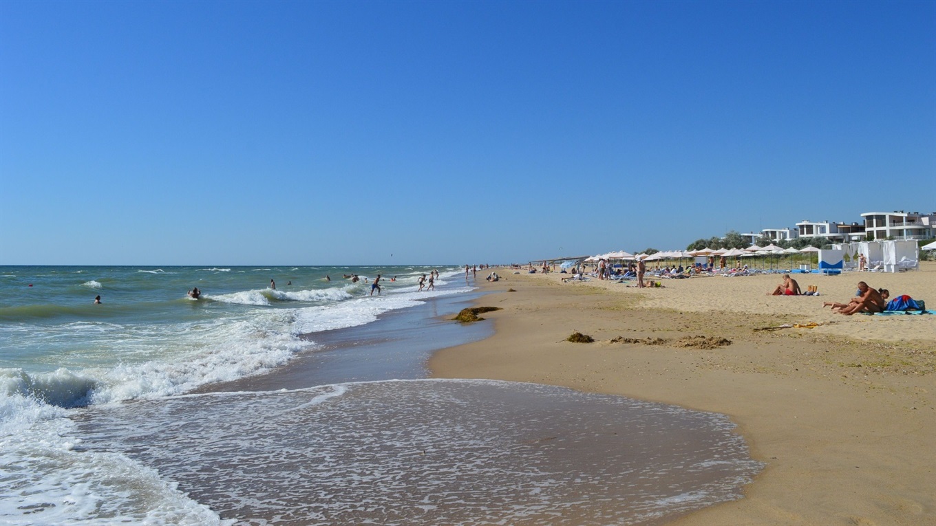Погода в Каролино-Бугазе: климат, температура воздуха и воды в море