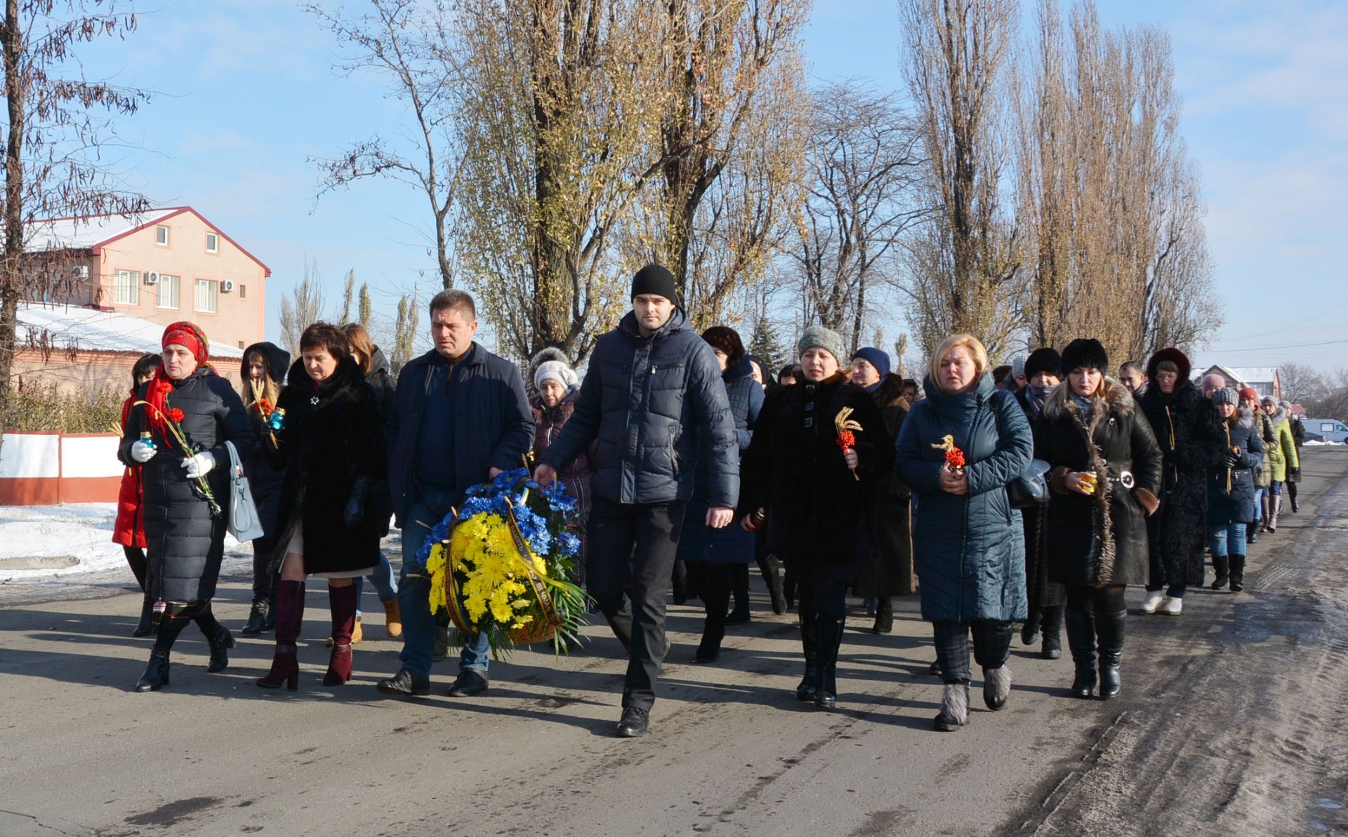 Біля пам’ятного знака жертвам Голодомору пройшов траурний мітинг