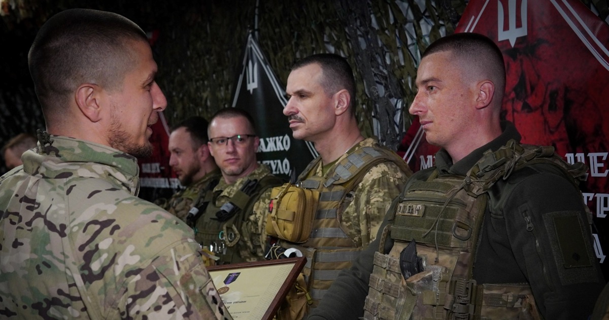 Командир 30 ОМБр Дмитро Добуш нагородив військовослужбовців бригади за мужність і віддану службу