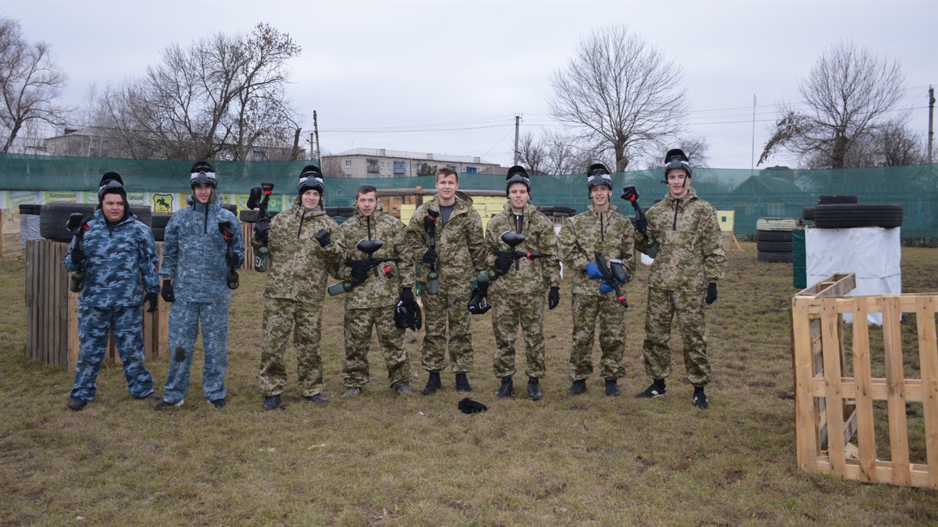Адреналін та нові враження: як у Сватовому відкривали пейнтбольний майданчик