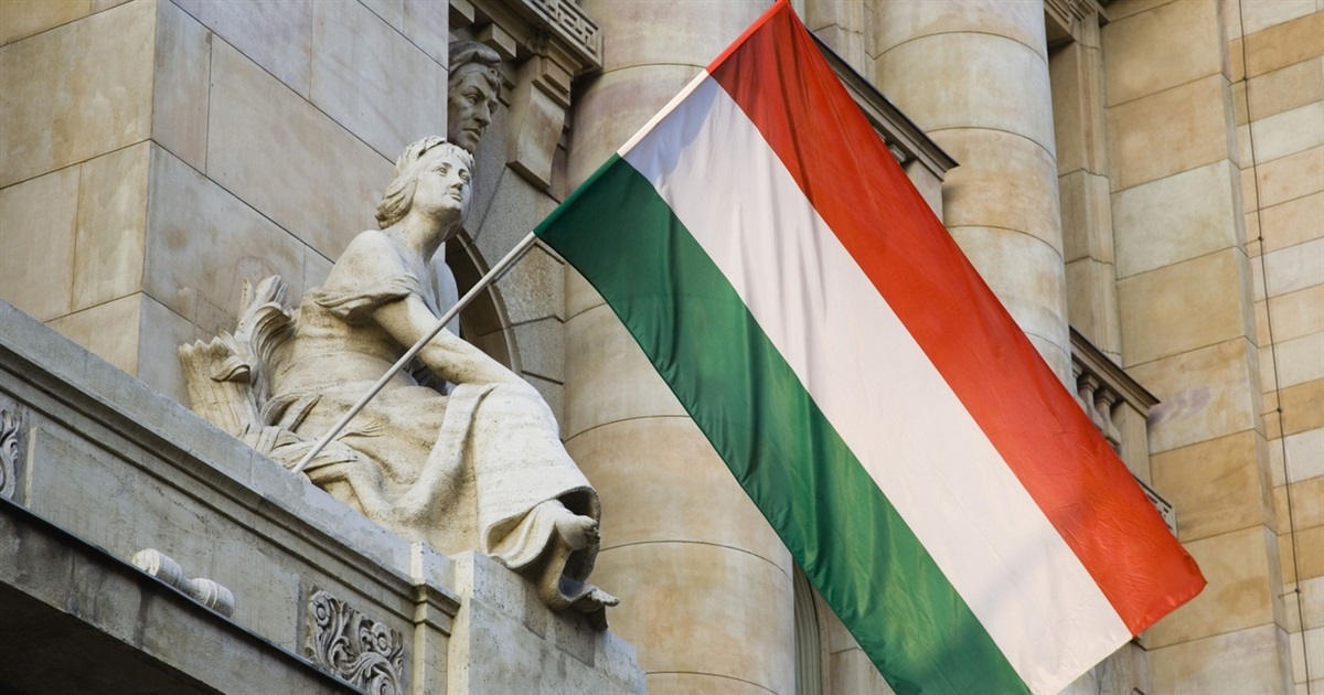 МЗС України радить українцям не їхати до Угорщини та шукати інші шляхи транзиту. Що сталося?