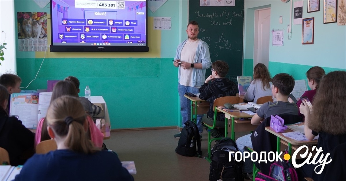 Замість перекладу — кадетський клас: історія вчителя Богдана Домінова з Городка