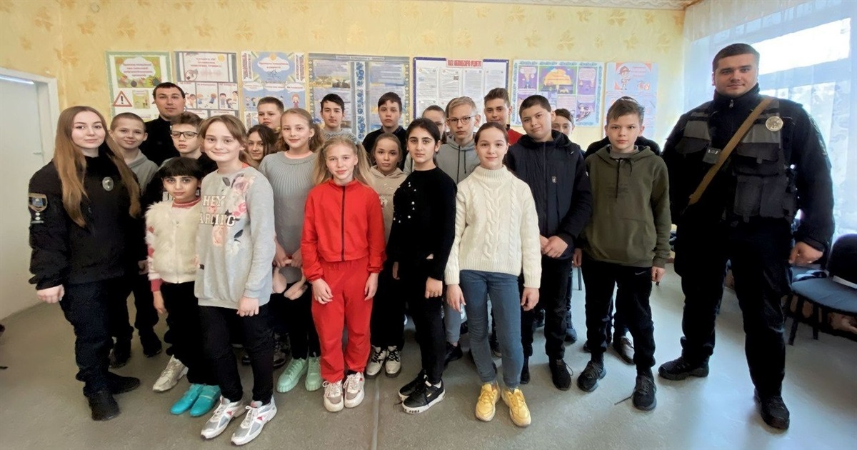 Поліцейські провели пізнавальну зустріч із учнями Марківської гімназії