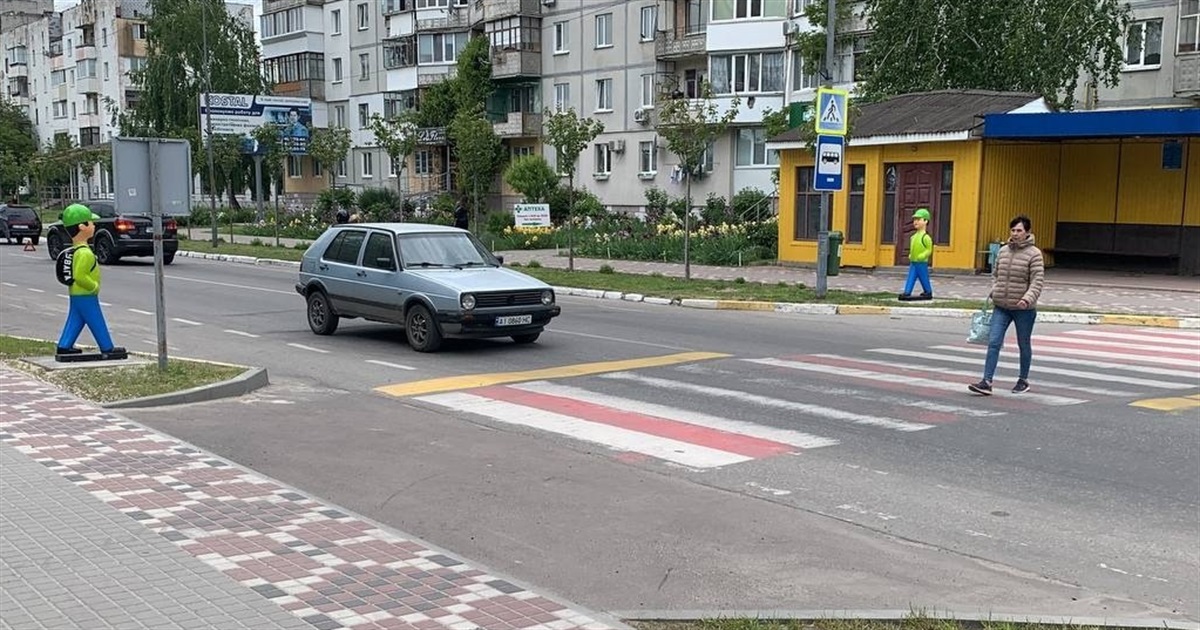 "Лише на хлопчиків не сподіватимуся": пішоходи, поліція й експерти оцінюють появу фігур на переходах