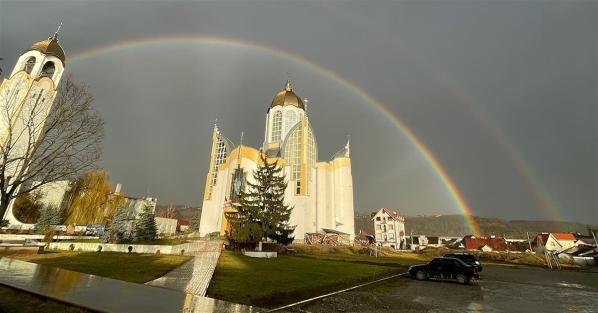 Господній купол над Чортковом у Навечір’я Богоявлення символізує знак жаданого миру