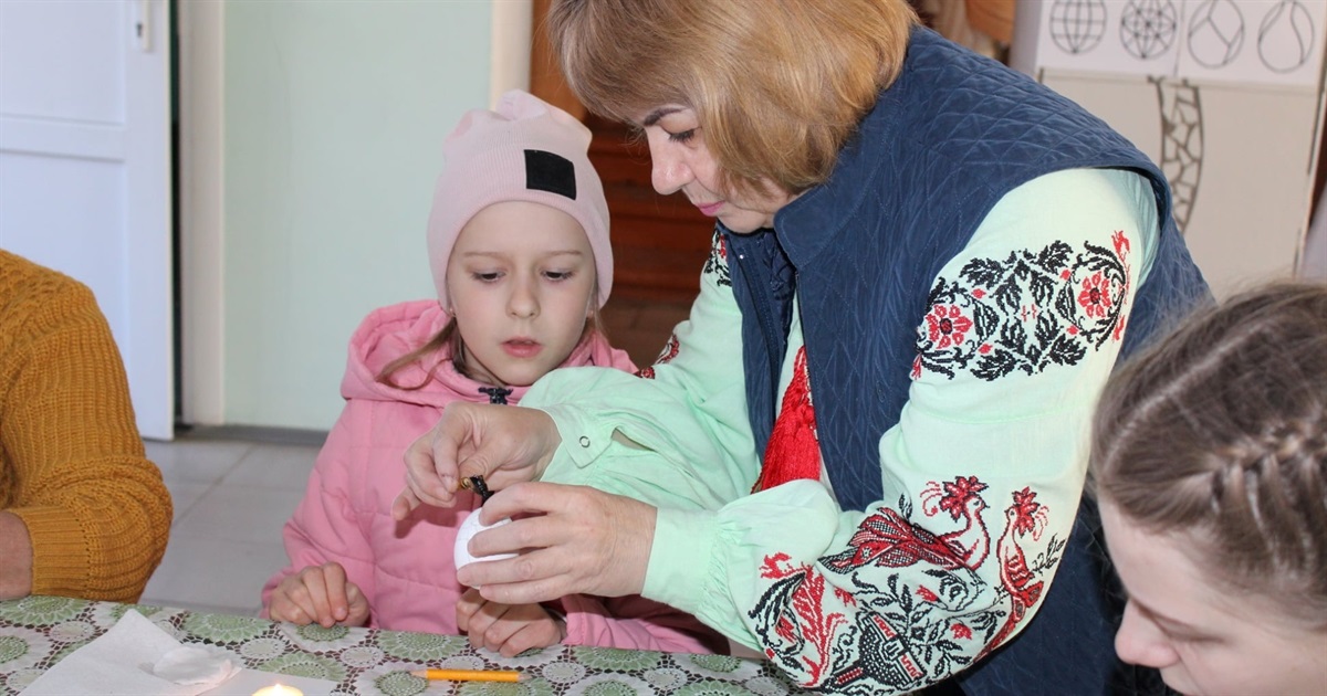 У Старокостянтинові вчилися розписувати Великодні писанки