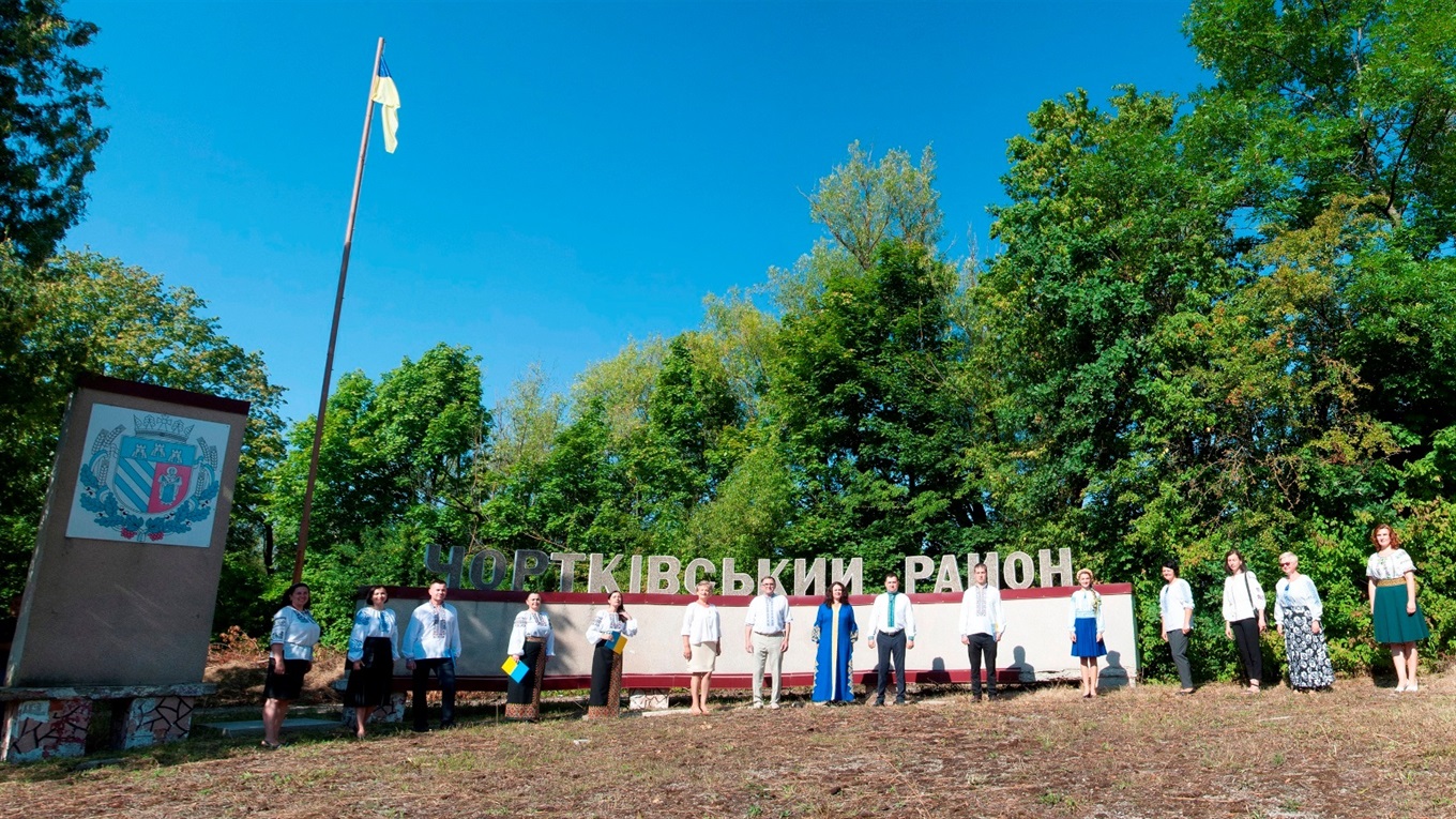 Як над Чортківщиною замайоріло жовто-синє знамено Української держави (+фото)