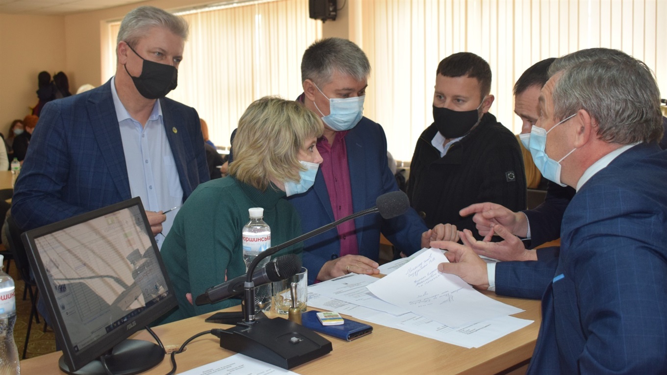 Позачергова дев'ята сесія міської ради була емоційною та ледь не зірвалася