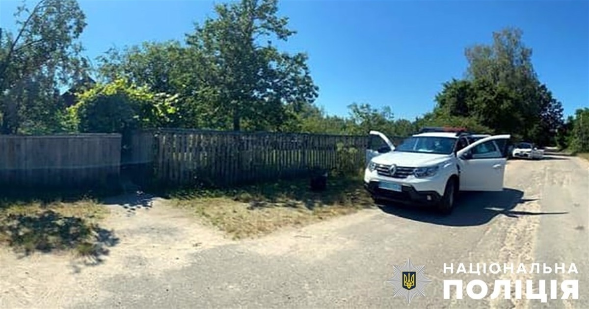 Бив молотком по голові: на Житомирщині чоловік вбив сусідку, яка заскочила його на своїй дачі