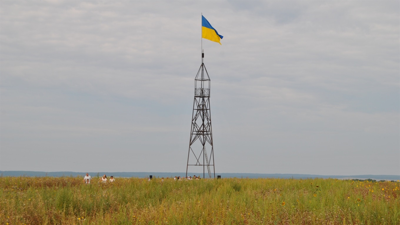На найвищій точці Сатанівської громади замайорів прапор України