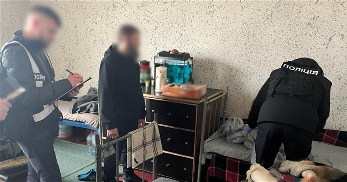 Під приводом надання інтимних послуг четверо ув’язнених з Житомирщини ошукали 30 чоловіків