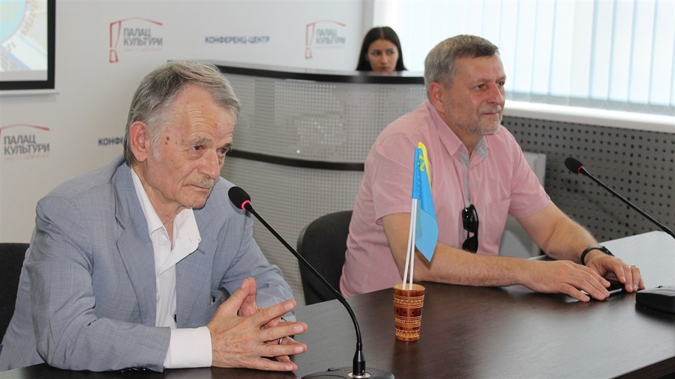 Мустафа Джемилев и Ахтем Чийгоз говорили с мелитопольцами про ПАСЕ, Украину, Россию и Крым
