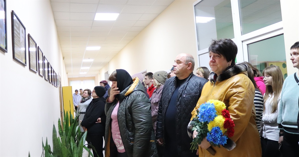 У Жмеринці в ліцеї №5 встановили меморіал пам’яті 9 загиблим випускникам
