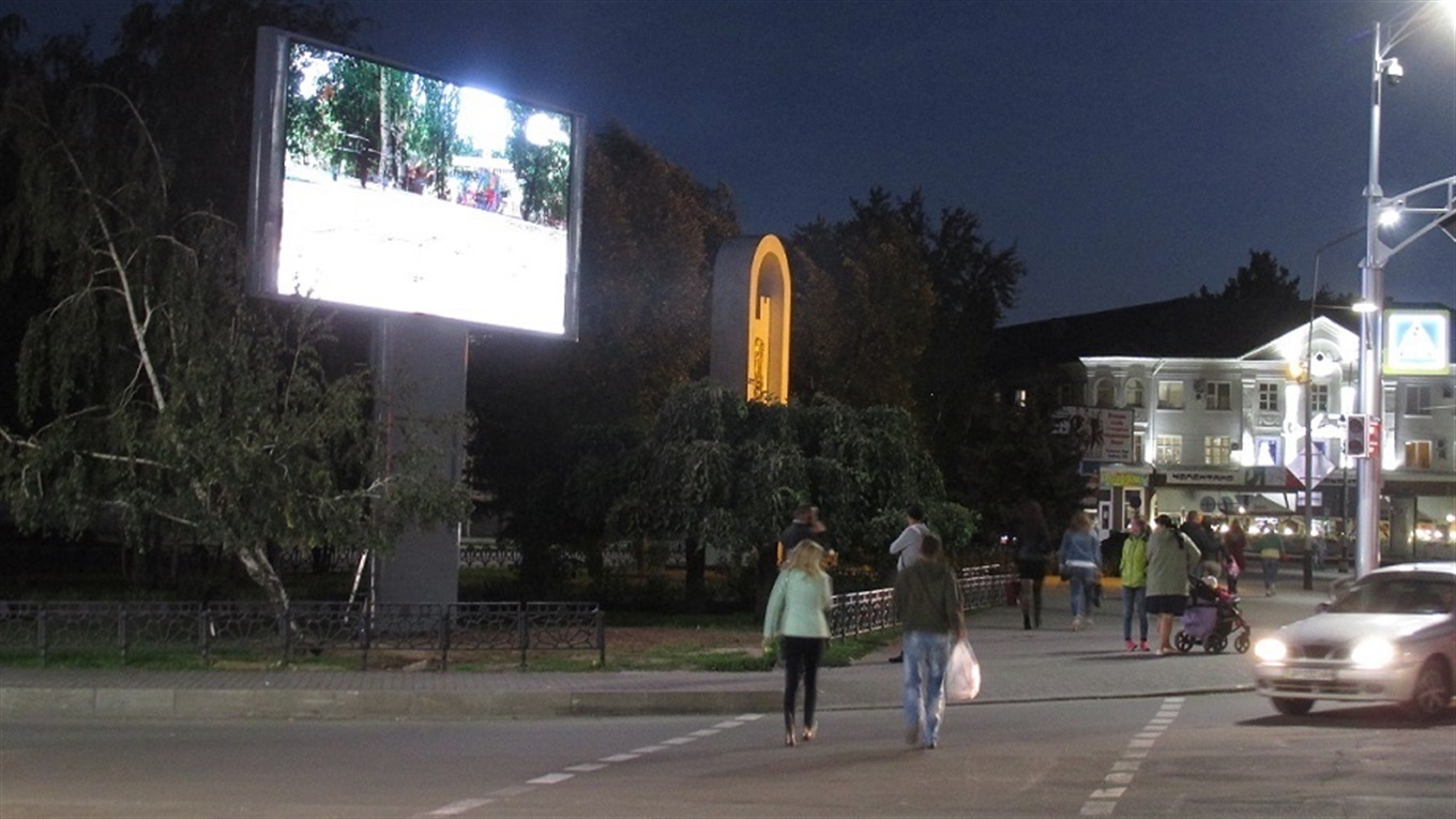 Достижения мелитопольской власти покажут в «кино»: на главном перекрестке заработал рекламный экран 