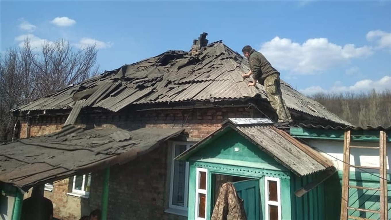 Золоте знову зазнало обстрілу: снаряд пошкодив будинок