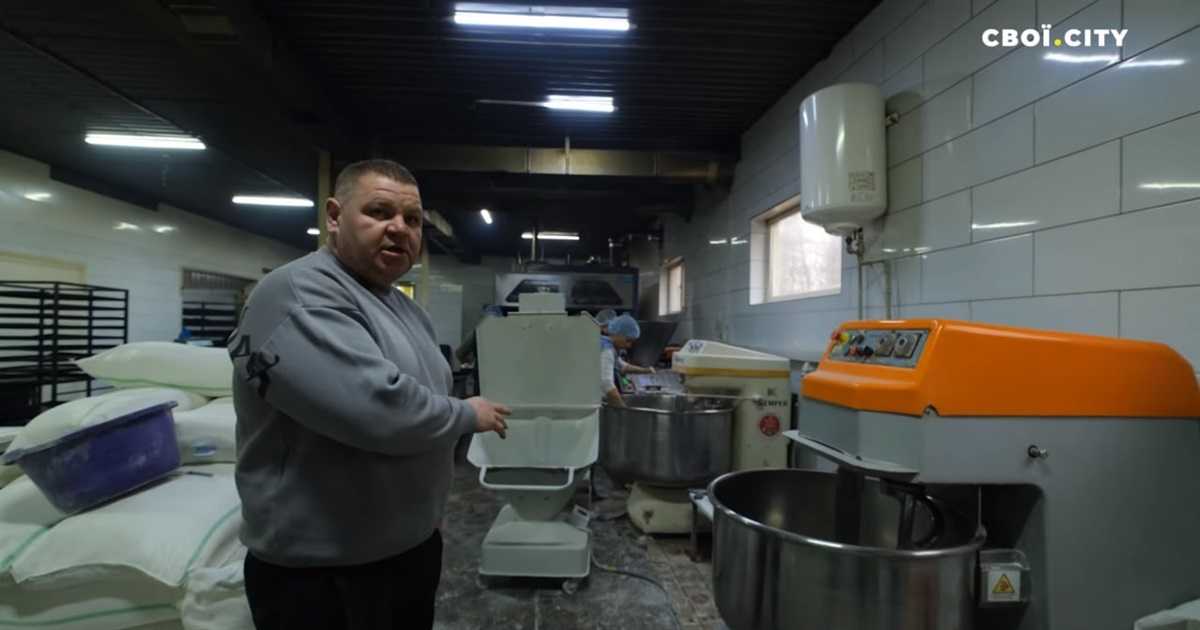 Випікають по 4-5 тисяч хлібин щодня та допомагають місцевим. Як працює єдина пекарня в Святогірську