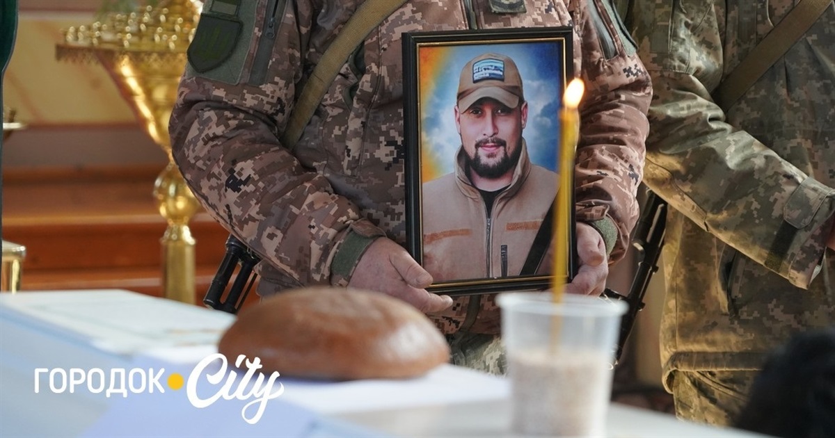 Перерваний політ. У Городку попрощалися з українським воїном Микитою Вишневським