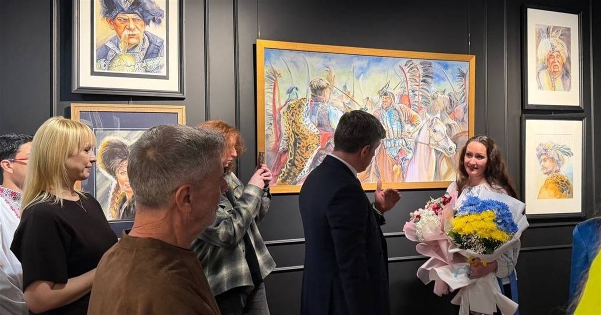 Акварель, що дихає світлом: у Дубаї відкрилася персональна виставка української художниці