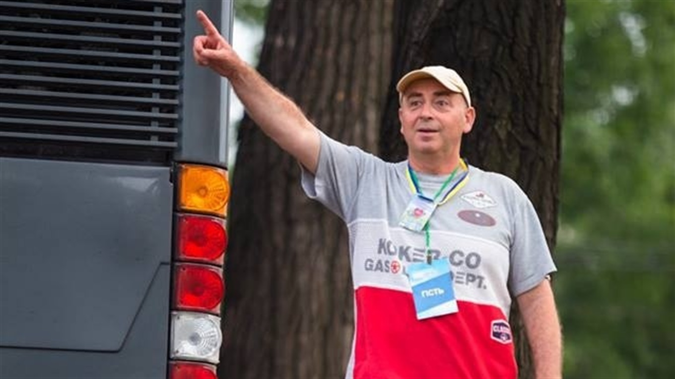 Вид оттуда роскошный. Главный КВНщик Украины хочет еще подняться на террикон бывшей шахты Кочегарка
