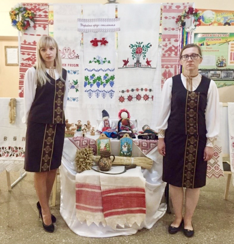 Музейники презентували виїзну виставку до Дня знань