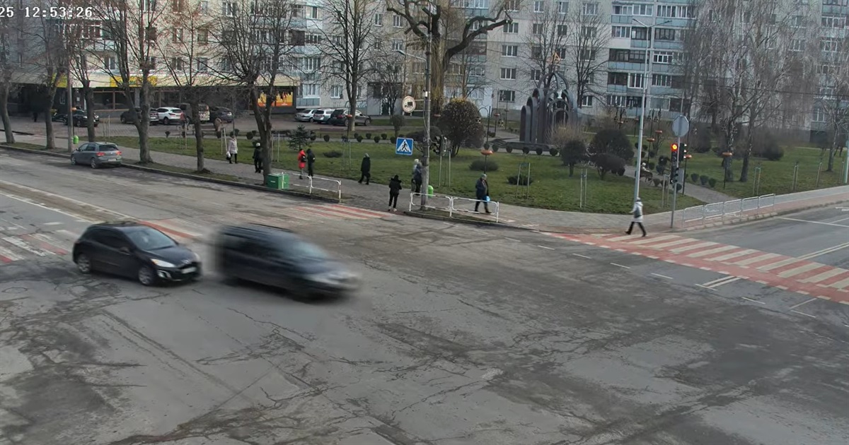 ДТП на перехресті у Звягелі: камери "Безпечного міста" зафіксували момент автопригоди