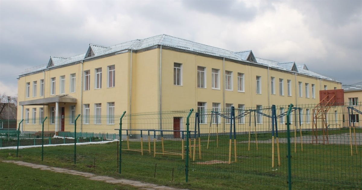 У Городку дозволили зрізати 112 дерев: 85 із них — біля ліцею №2