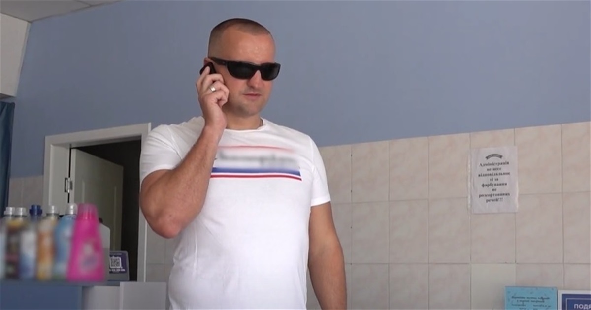 Паралімпієць з Донеччини Віктор Смирнов відкрив пральню-хімчистку у Черкасах. Як це вдалося