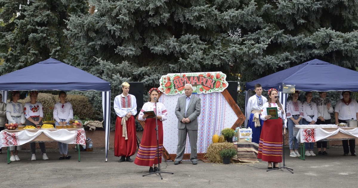 Ярмарок у традиціях козацтва: як у педколеджі в Сарнах збирали гроші для бійців
