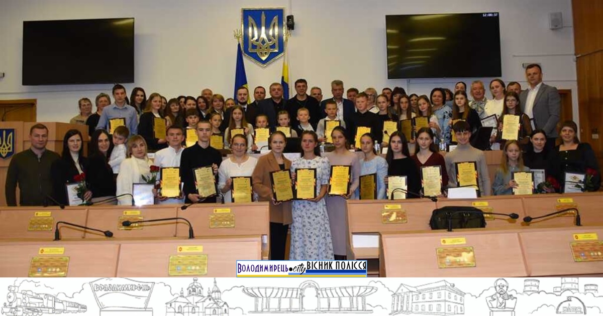 Сім школярок із Вараського району отримали нагороди за підсумками олімпіади «Знавці Біблії»