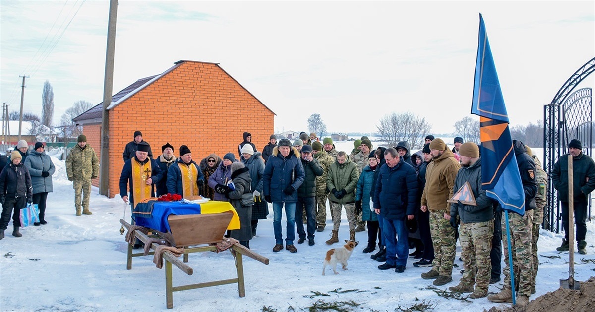 Спочив у рідній землі на Стрітення - у Шубівці провели в останню путь воїна Віталія Юхименка