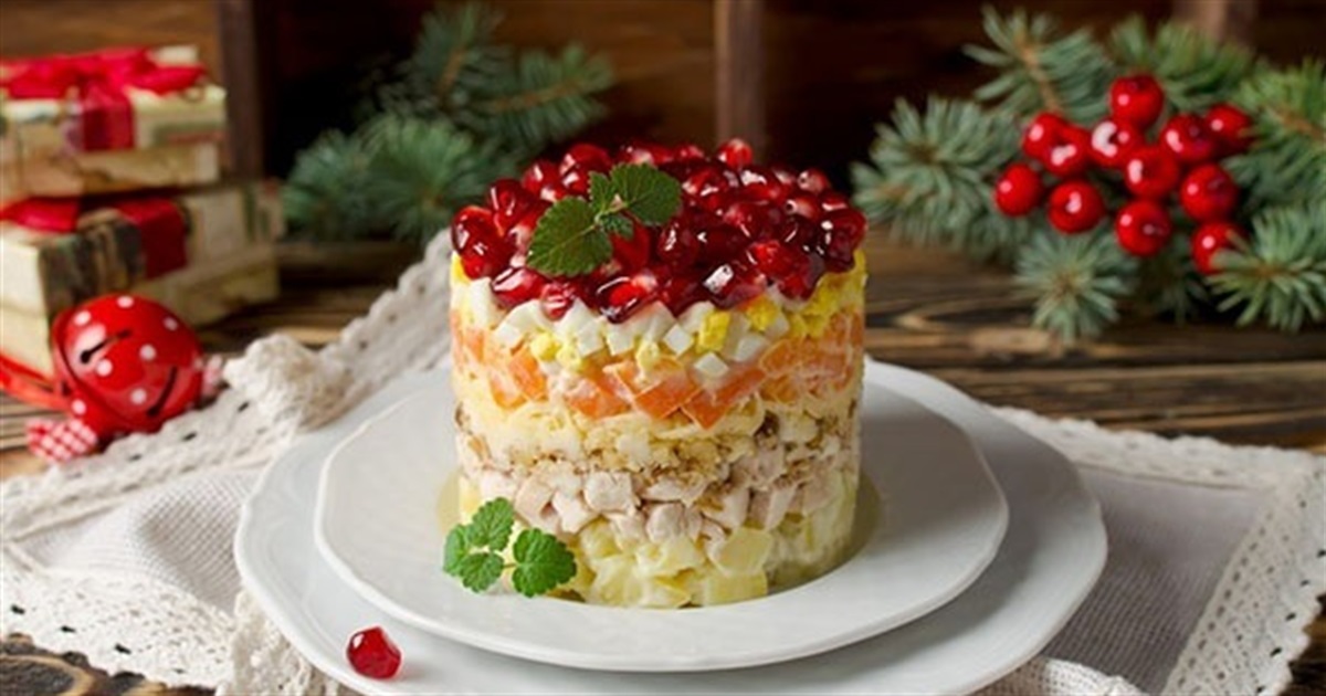 Рецепт дня: салат з куркою, гранатом і горіхами