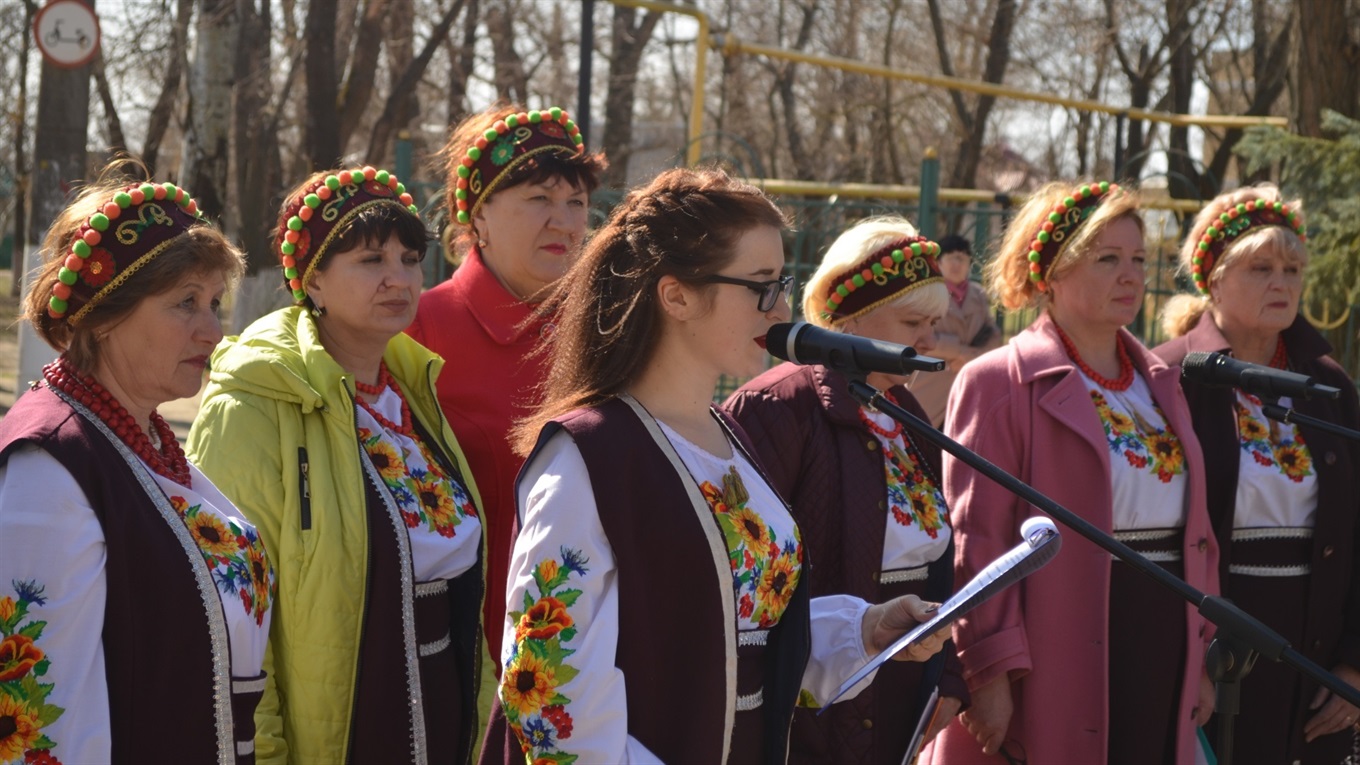 У Біляївці пам'ять Тараса Шевченка вшанували квітами, віршами та піснею