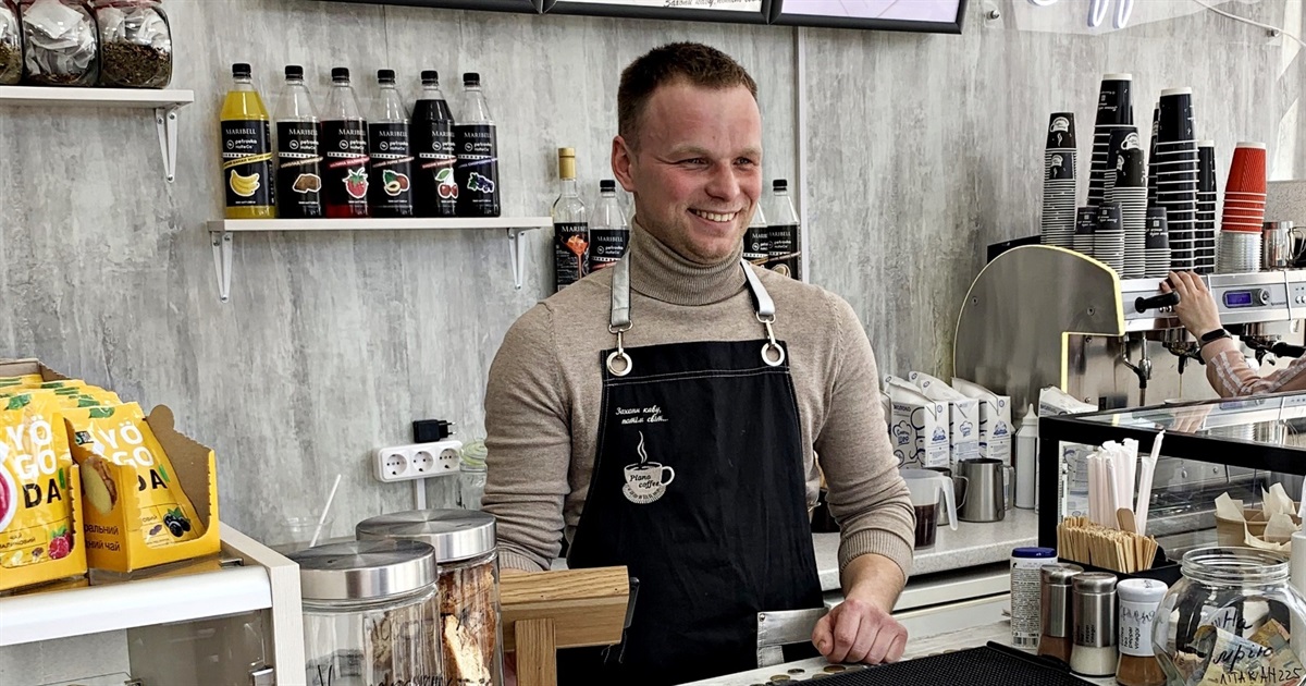Місцевий антидепресант: як Діма Мамонець зберіг роботу Piano Coffee у війну і відкрив нові напрямки